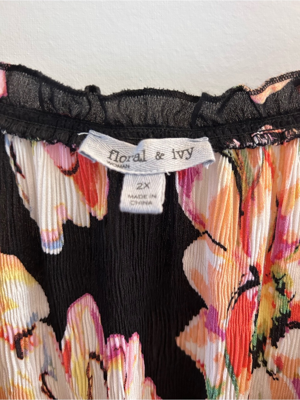 Floral & ivy Women's Black Floral Pleated Tunic with Pink & Peach Blooms 2X - Picture 5 of 6